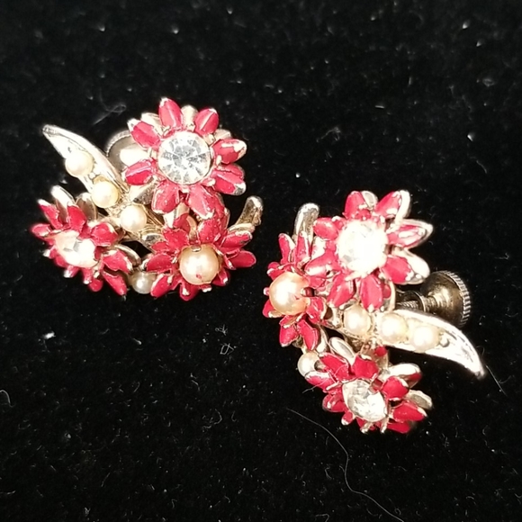 🥳HP🌹VINTAGE SCREW BACK FLOWER EARRINGS - Picture 1 of 6